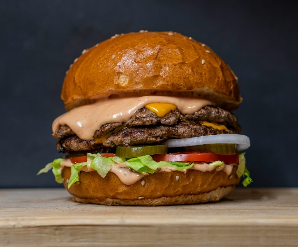 burger with lettuce and tomatoes