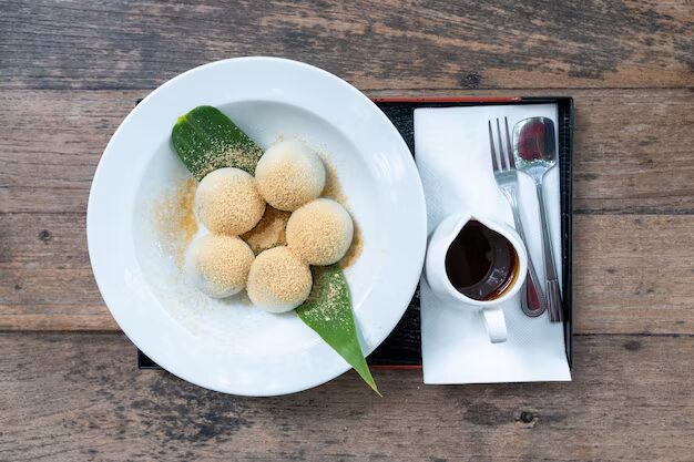 shiratama-dango-japanese-rice-dumplings-with-brown-sugar-syrup-soybean-powder-asian-food-style-japan